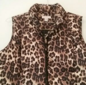Leopard print sleeveless jacket